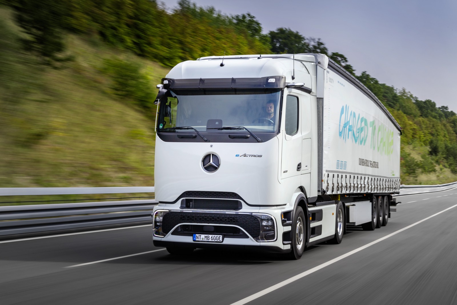 Truk listrik Mercedes-Benz eActros 600 meluncur Oktober 2023