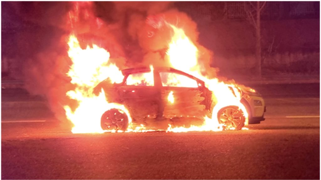 Mobil listrik terbakar sulit dipadamkan