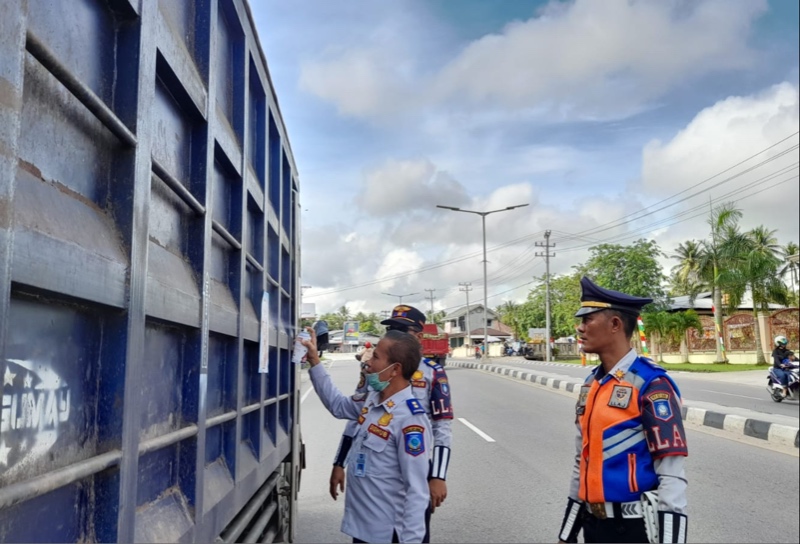 Viral Petugas Dishub Setop Mobil Pribadi, Apa Sebenarnya Wewenang Petugas Dishub di Jalan Raya? Wewenang petugas Dishub di jalan raya
