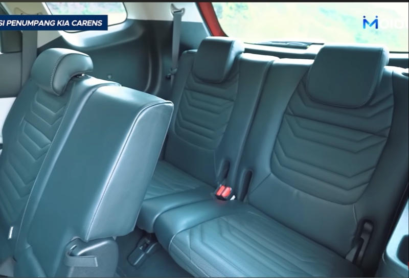 Komparasi Kia Carens vs Innova Zenix bensin