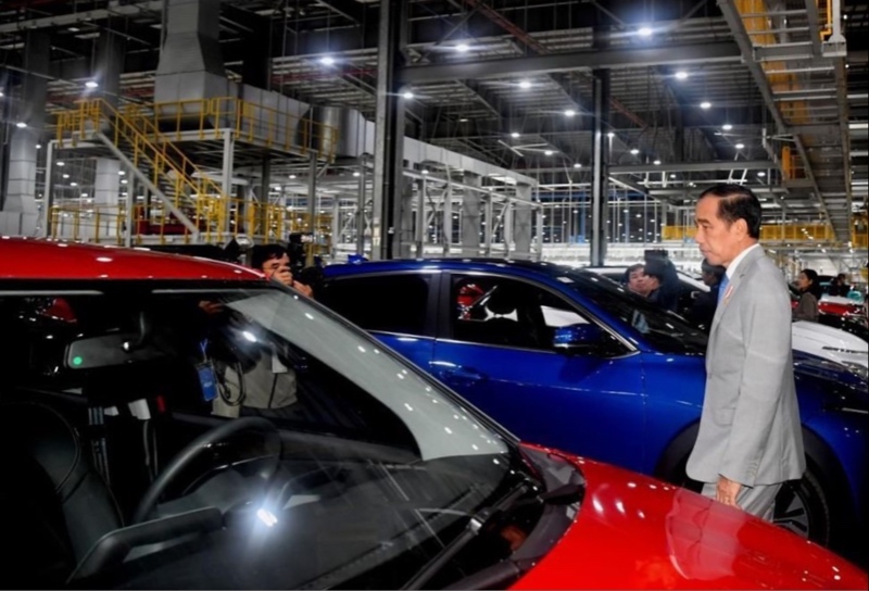 Presiden Jokowi restui mobil VinFast
