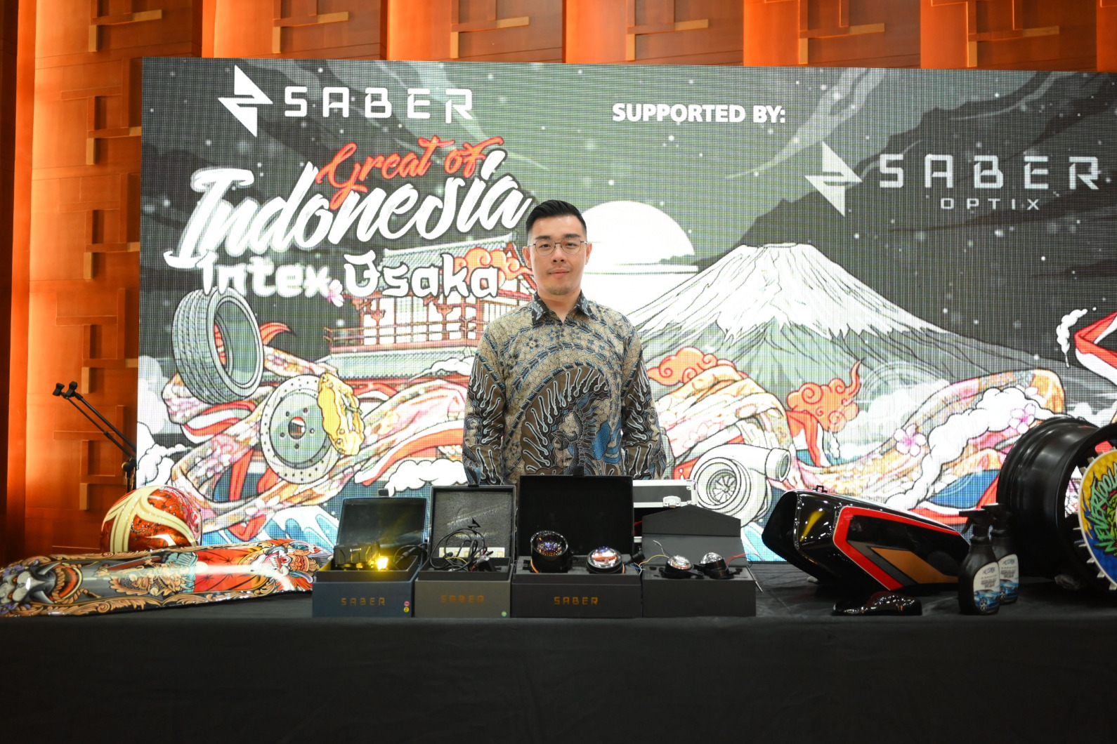 Mitsubishi Evolution IX Dari Indonesia Pamer Lampu Keren di Osaka Jepang Mitsubishi Evolution IX dengan predikat The Ultimate milik Vincent siap tampil menggebrak