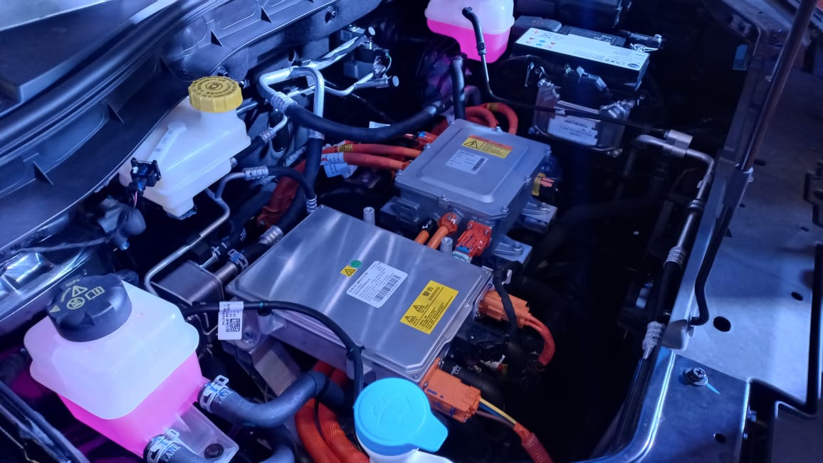 Mobil ini pakai baterai Lithium-Ion 50,3 kWh