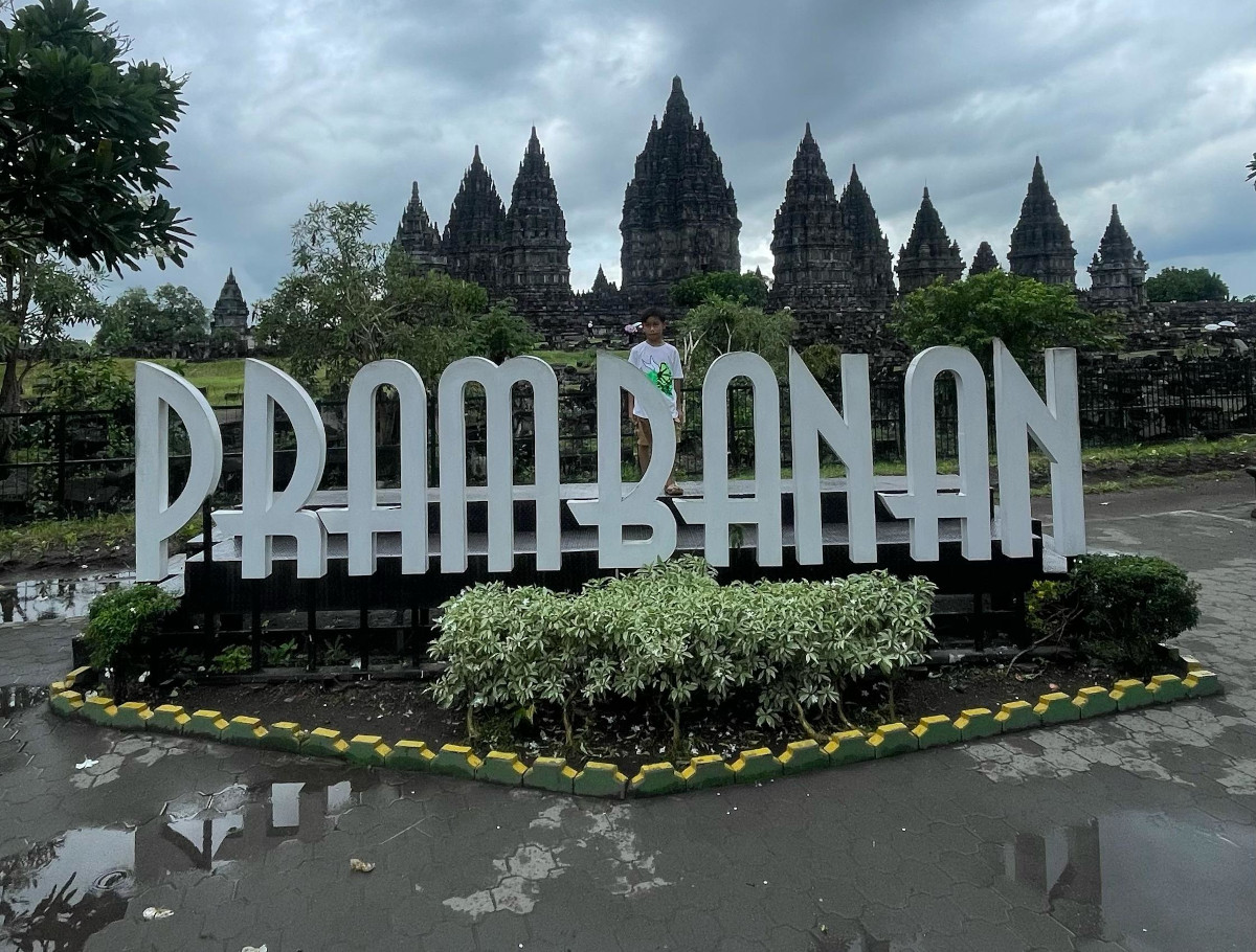 Menyambangi Candi Prambanan