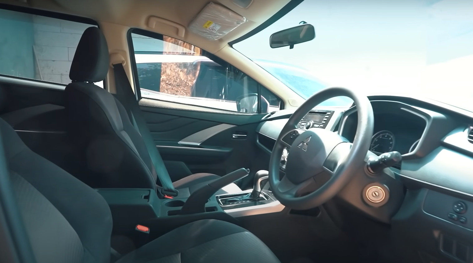 Jangan lupa cek kondisi kabin Xpander bekas