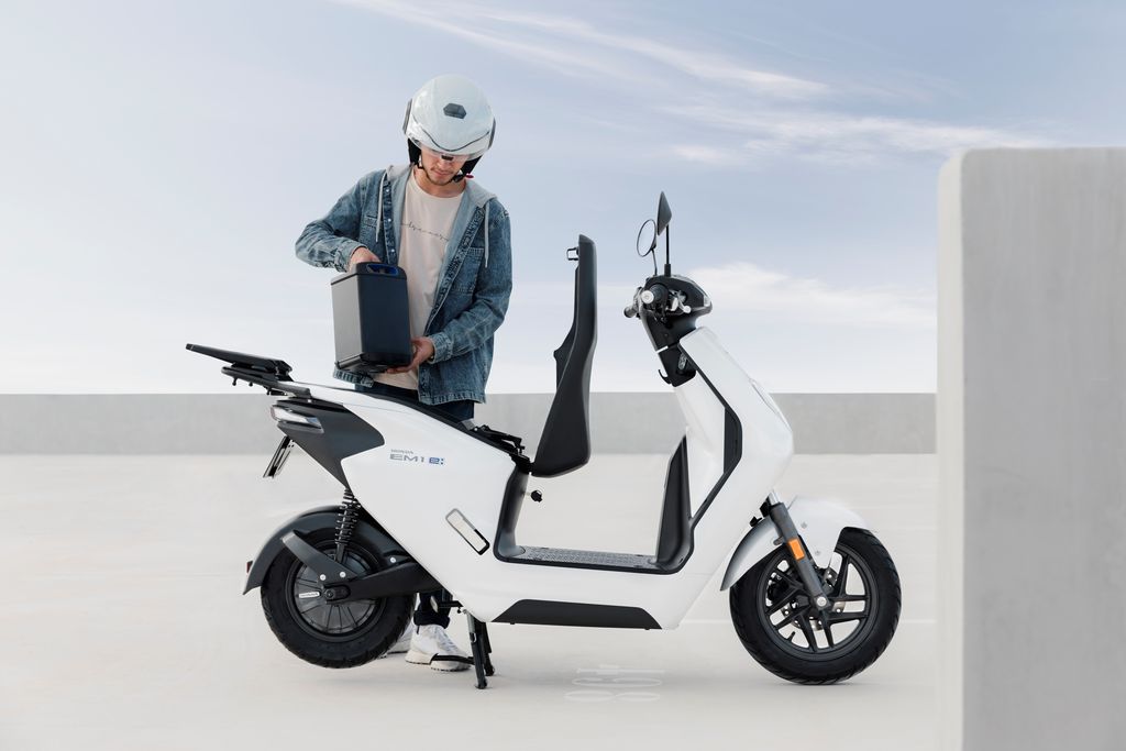 Honda EM1 e: VS Yamaha NEO'S