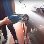 Ini Penjelasan Kecepatan Nozzle Saat Isi BBM, Makin Cepat Makin Sedikit?