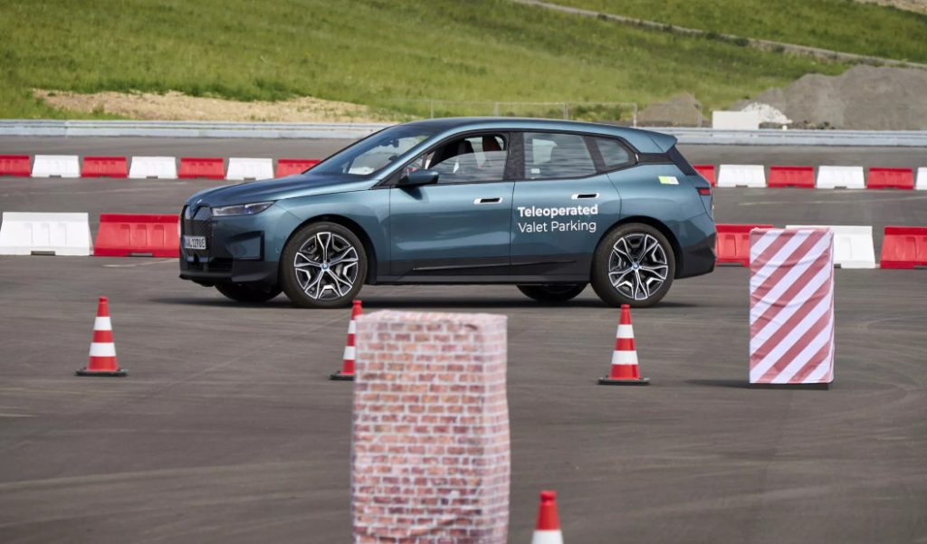 CES 2024 BMW pamer mobil parkir valet otomatis