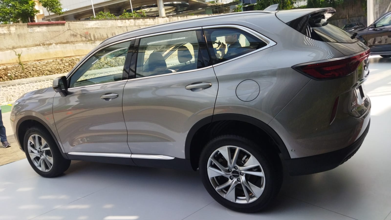 mesin bensin berkapasitas 1.498cc 4-silinder turbo dengan motor listrik hasilkan output gabungan 240 hp