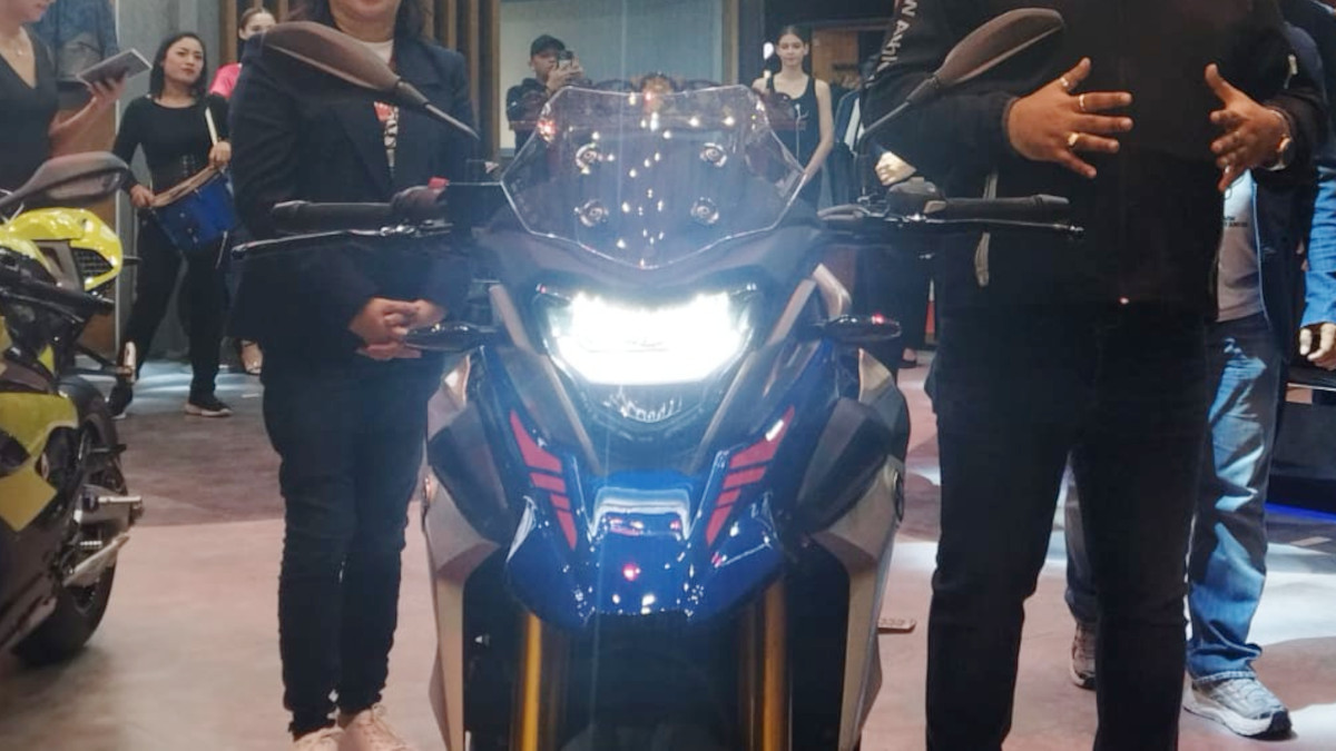 Headlamp full LED, fairing di sisi tangki jadi pembeda dengan G 310 R