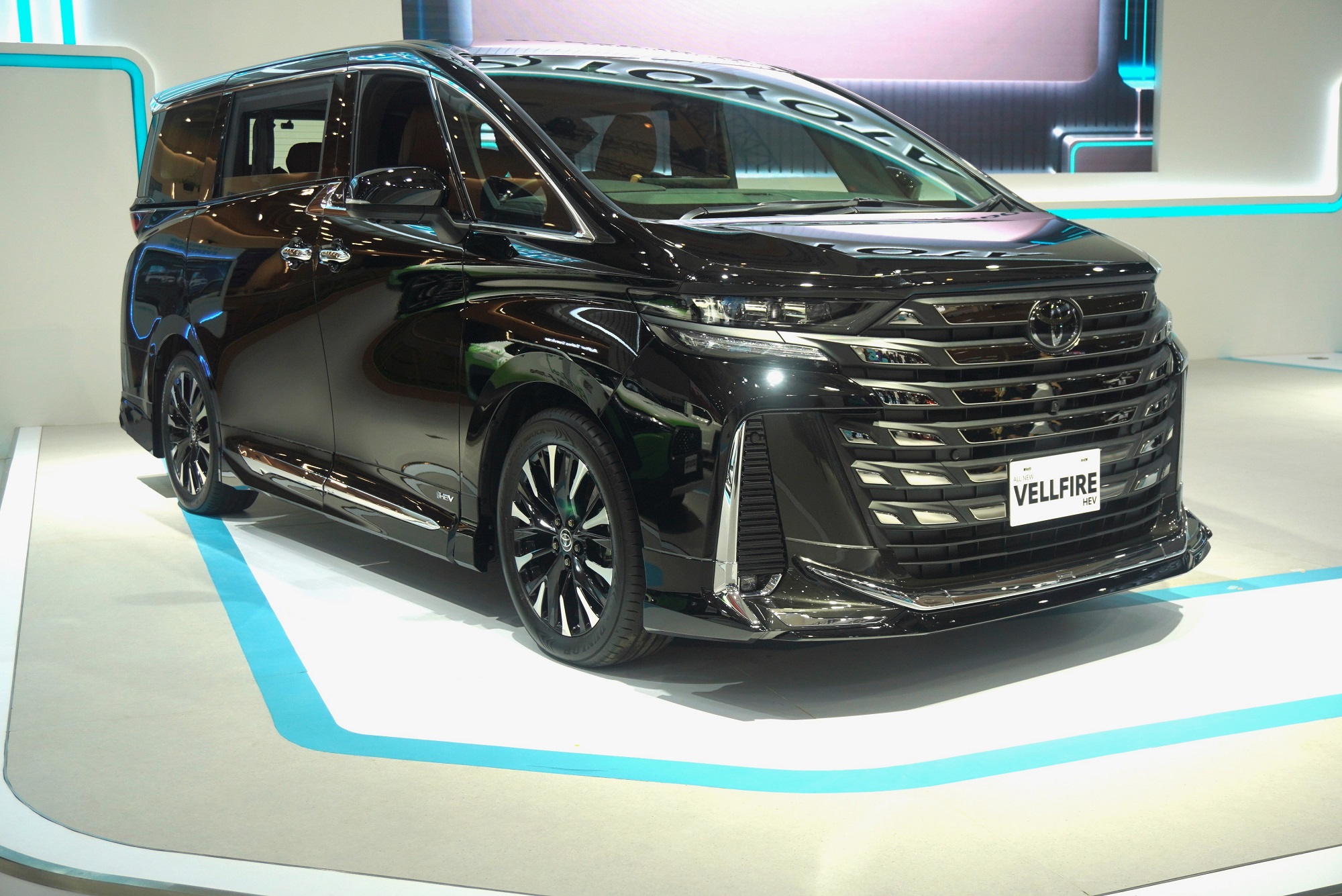 Pada gelaran ini Toyota Vellfire HEV juga lahir