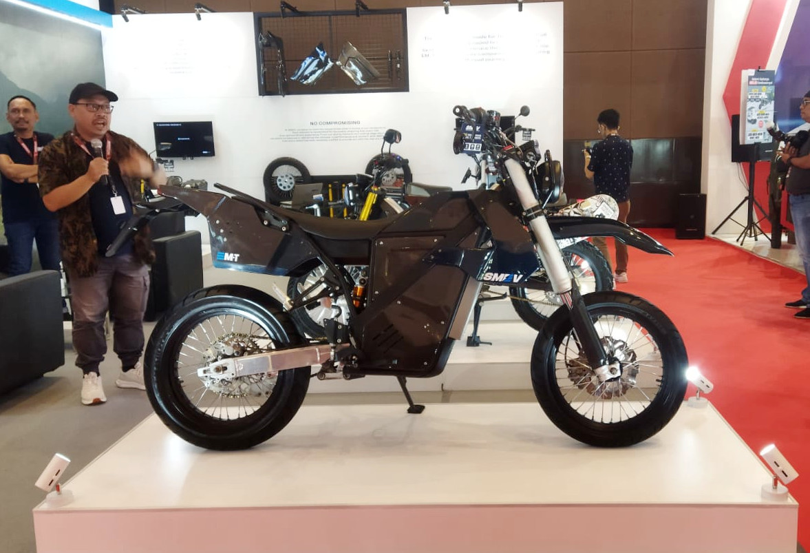 SMEV EM T bisa dipersonalisasi dengan bodi full karbon kevlar