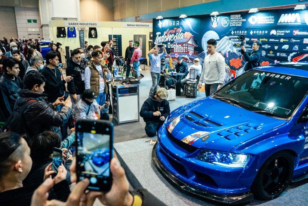 Antusias otomotif Jepang menyambut penampilan Evo IX MR tim Saber x NMAA