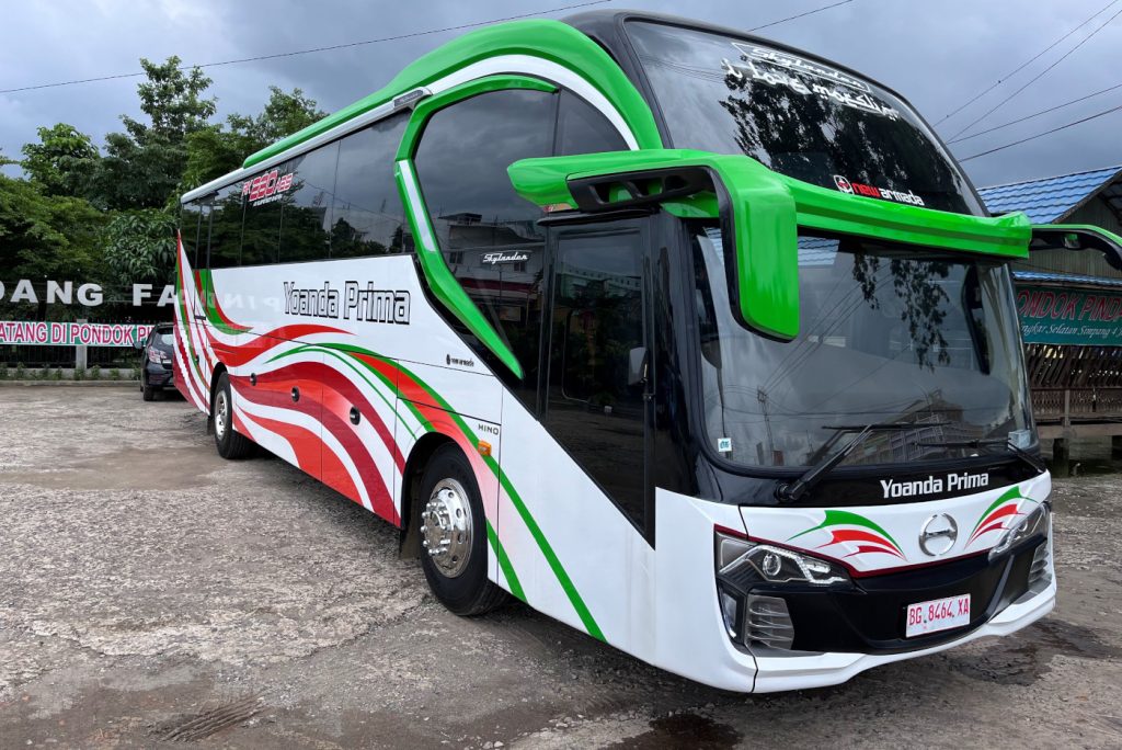 Bus Hino R280 terbaru untuk PO Yoanda Prima