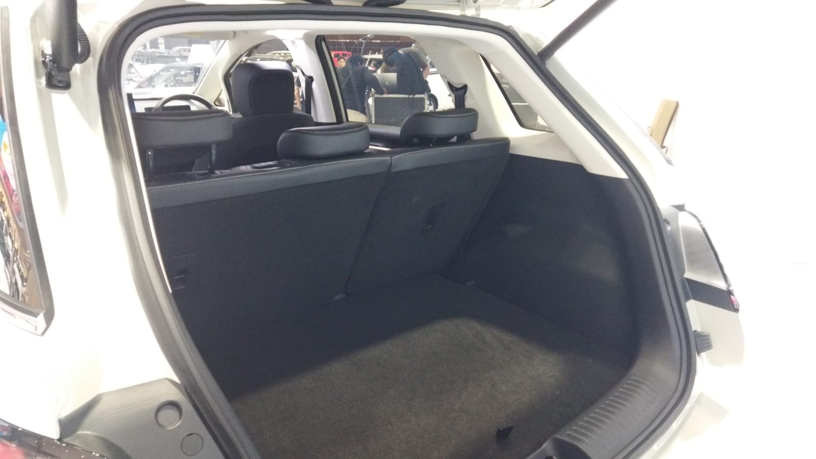 Bedah Wuling Cloud EV, Mobil Listrik Yang Desainnya Terinspirasi dari Awan Kapasitas ruang bagasi lega