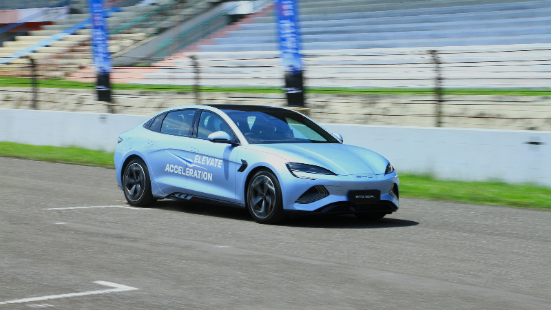 BYD Seal 2025 Melesat 0-100 km/jam Tetap 3,8 detik Tapi Kemampuan ADAS Bertambah First drive BYD Seal