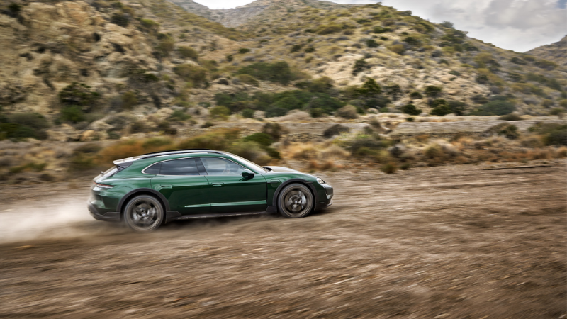 Porsche Taycan Terbaru Lebih Beringas, Jangkauan Sampai 678 Kilometer! Porsche Taycan terbaru