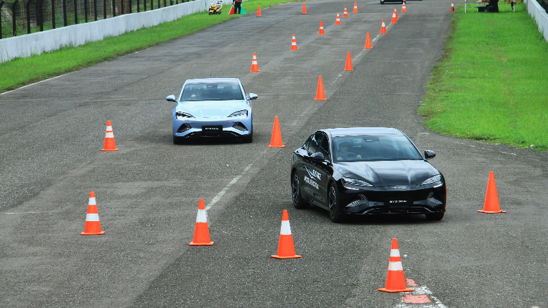 First Drive BYD Seal di Sirkuit Sentul, Ioniq 6 Mesti Waspada! First drive BYD Seal