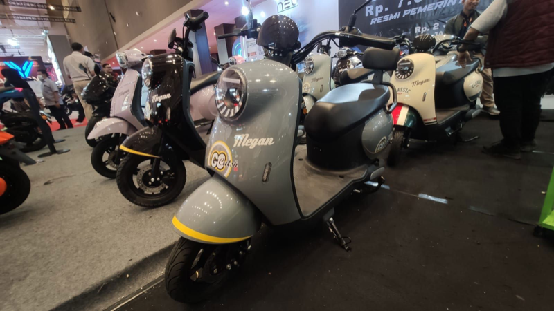 Motor listrik murah di IIMS 2024