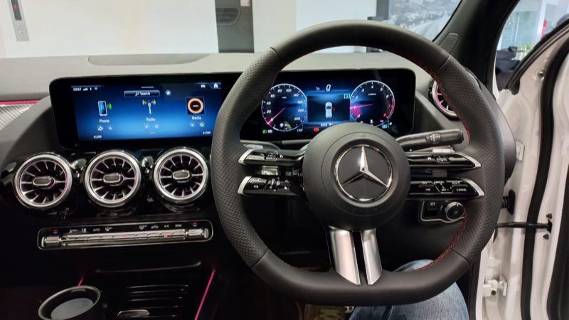 Mercedes-Benz GLA 200 AMG Line facelift 2024