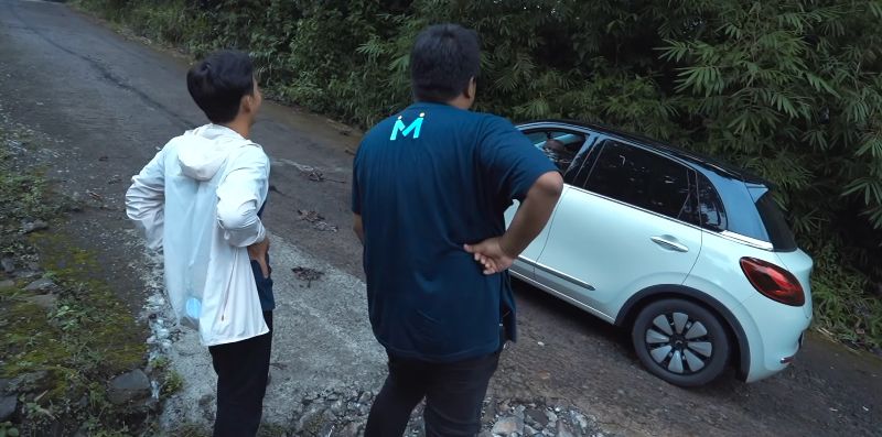 Komparasi Neta V vs Binguo EV