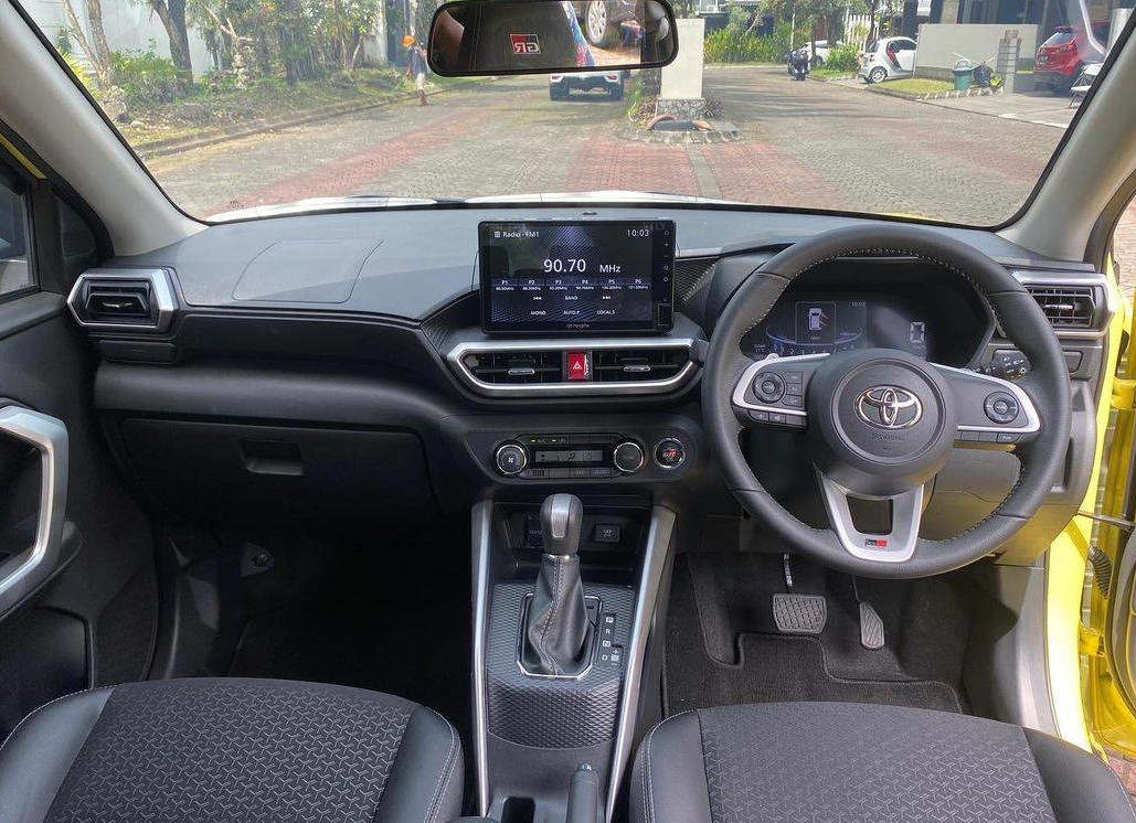 Interior Toyota Raize GR Sport juga kental aura sporty