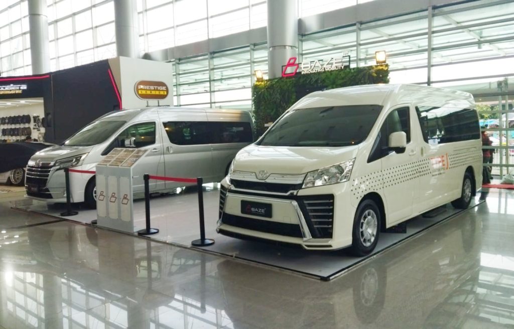 Dua modifikasi kabin Toyota HiAce Premio besutan Baze