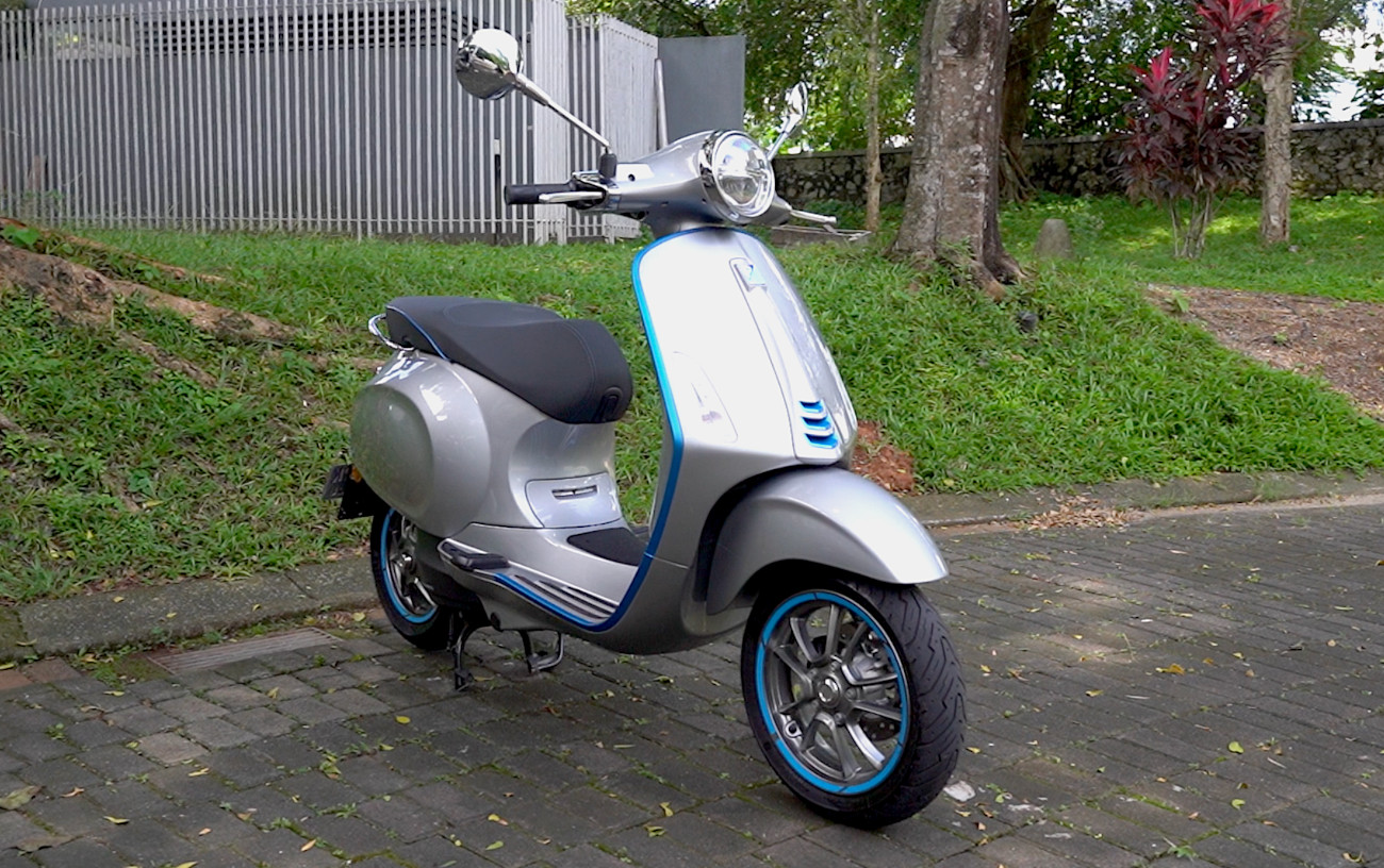 Referensi Modifikasi Vespa Elettrica ala Tuner Kelas Dunia Vespa Elettrica dengan tampang retro fururistik