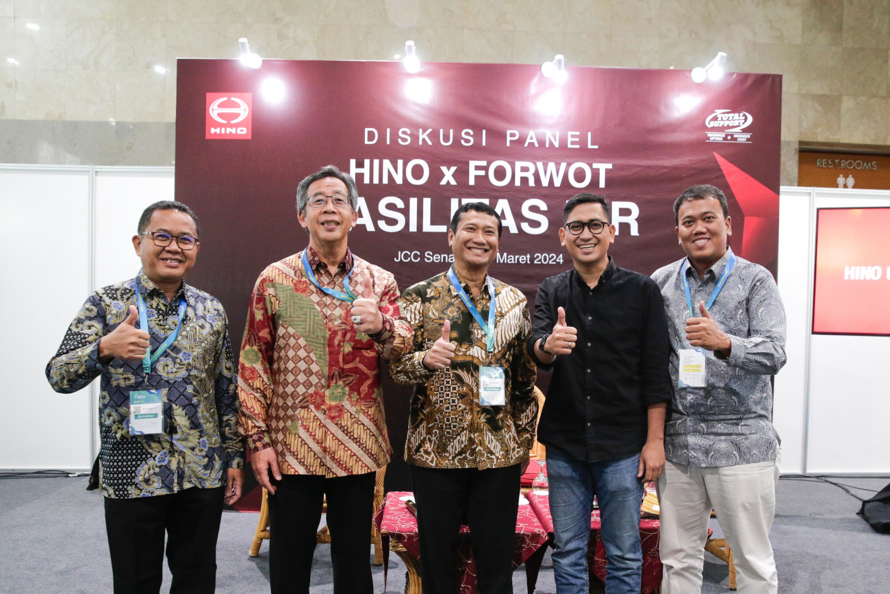 Lokasi, Tarif dan Syarat Lolos Pengujian di Fasilitas Uji KIR Swasta Besutan Hino Irwan Supriyono, After Sales & Technical Director HMSI (tengah)