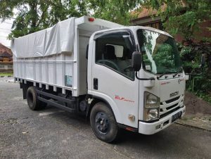 Cek Harga, Kelebihan dan Kekurangan Isuzu Elf 2024, Pilihan Tepat untuk Bisnis Anda
