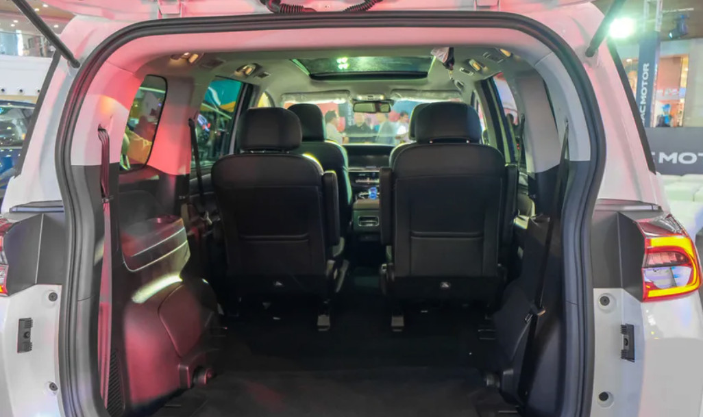 Ruang bagasi bisa bertambah lega saat bari ketiga dan kedua dilipat