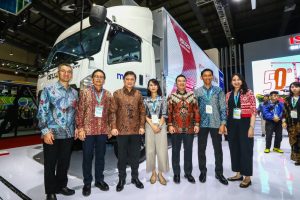 Spesifikasi Isuzu Giga FVR-U Wingbox dan Elf Khusus Siswa Difabel