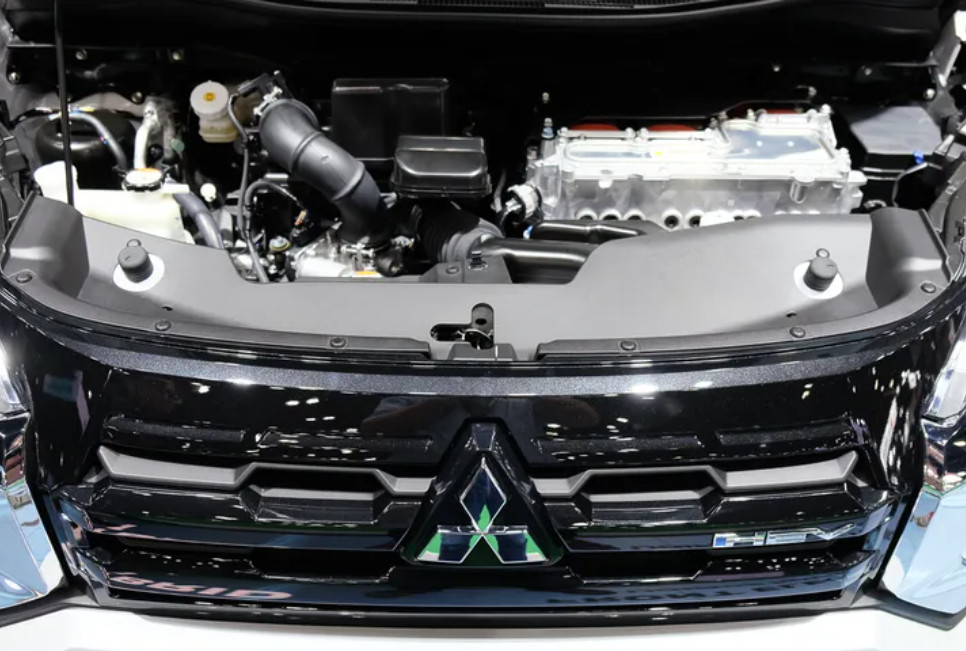 Perbandingan tenagah Xpander HEV vs Xpander Ultimate CVT