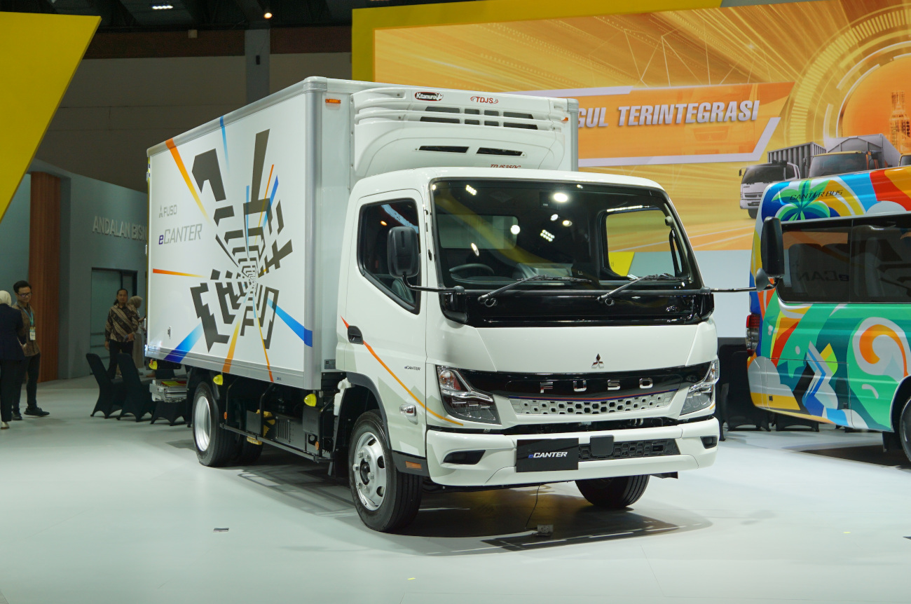 mitsubishi fuso komersial 4