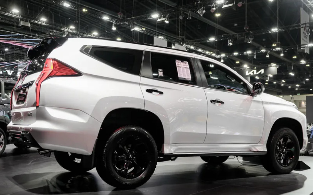 Mitsubishi Pajero Sport Elite Edition 2024 pamer gril sarang lebah baru dan pelek warna hitam