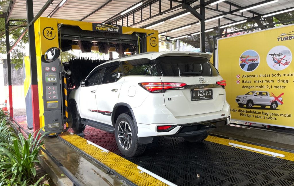 Turbo Wash melayani pencucian beragam jenis mobil termasuk Big SUV seperti Fortuner
