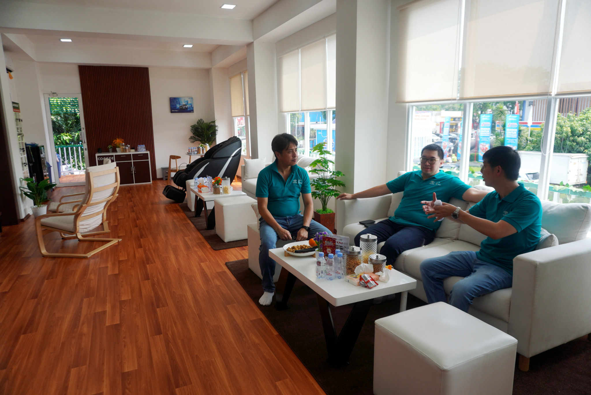 Layanan Siaga Toyota Beroperasi Lengkap Temani Mobilitas Mudik Lebaran 2024 Ruang tunggu nyaman di salah satu Posko Siaga Toyota