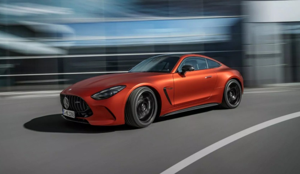 Mercedes-AMG GT PHEV masih pakai bodykit yang sama dengan versi bertenaga V8