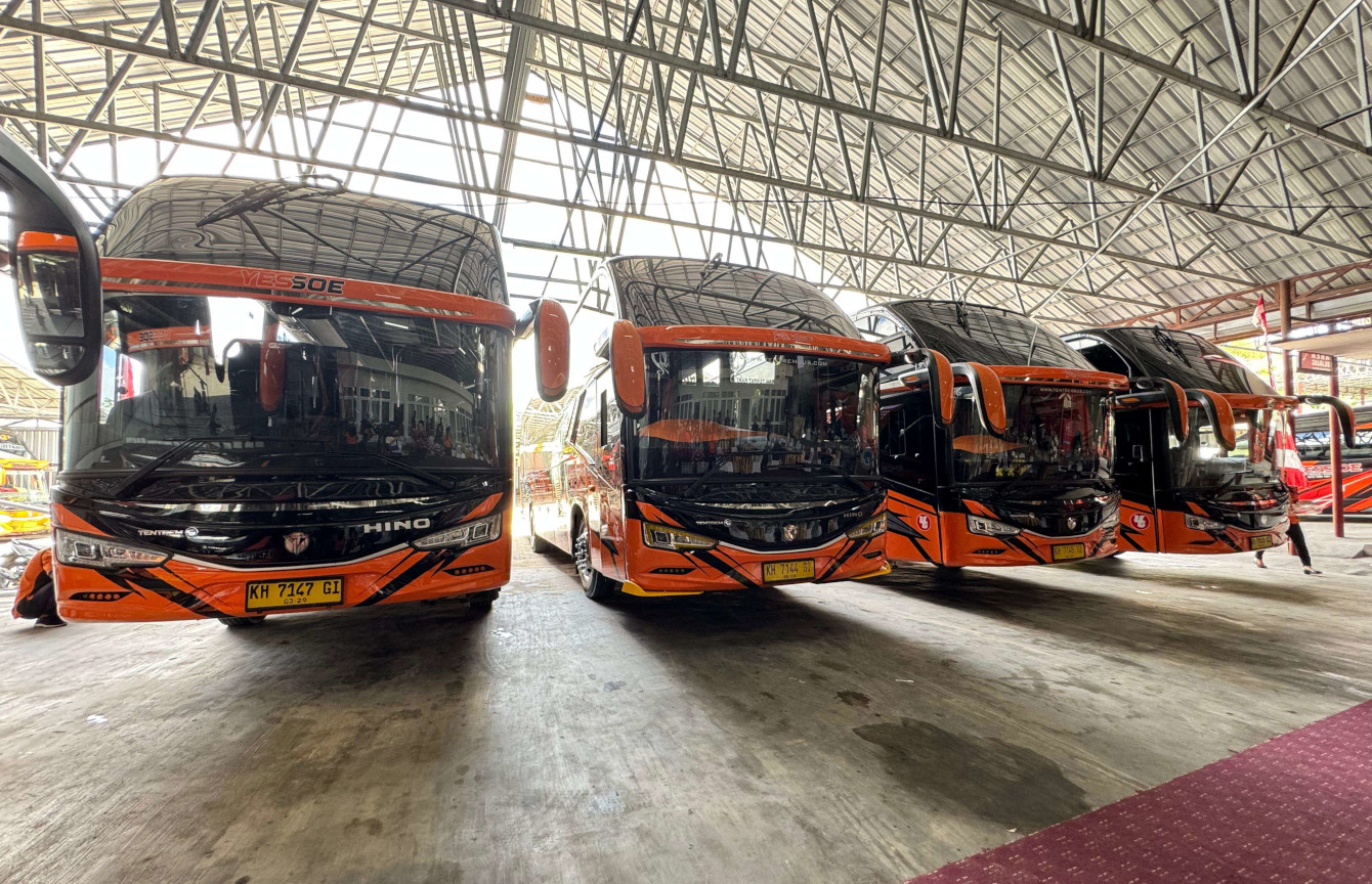 Hino Bus RM 280 ABS diserahkan kepada PT Yassoe Travel