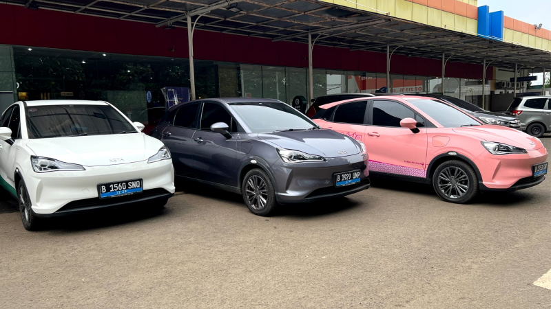 Neta V jadi taksi di Bandara Halim Perdanakusuma