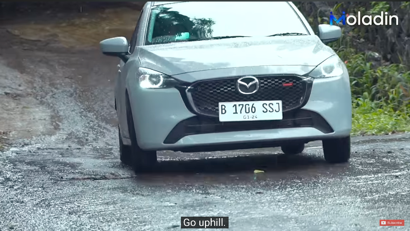 Komparasi Mazda2 Hatchback vs Mazda CX-3