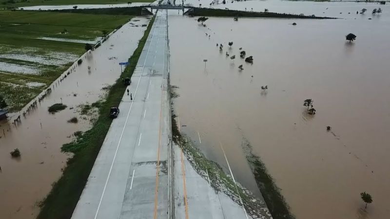 Tips Melintasi Aquaplaning di Jalan Tol
