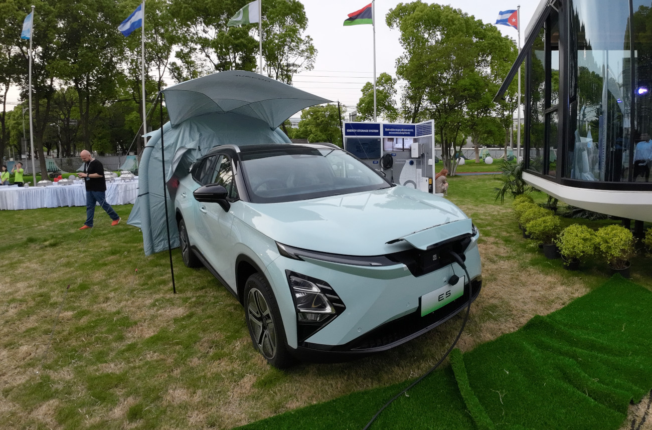 Menakar Potensi Chery Tiggo 5X dan Tiggo 8 Ditengah Gempuran Mobil Listrik Cina Chery Omoda E5 baru meluncur di Cina dan ada opsi ala campervan