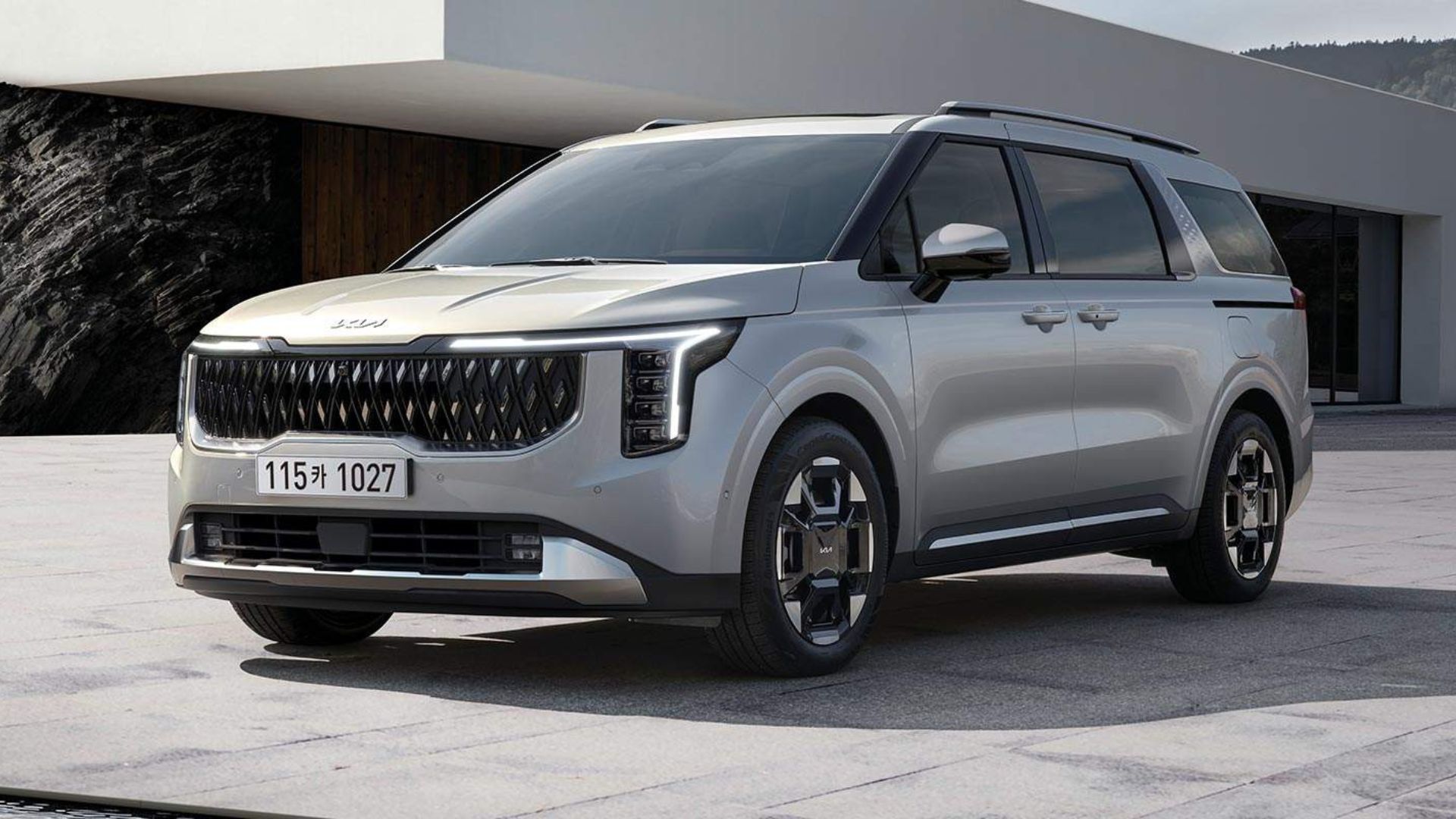 Facelift Grand Carnival mampu membawa aura modern dan mewah 