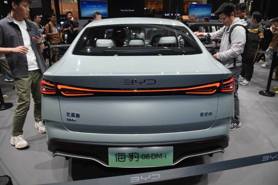 Tampilan buritan sporty