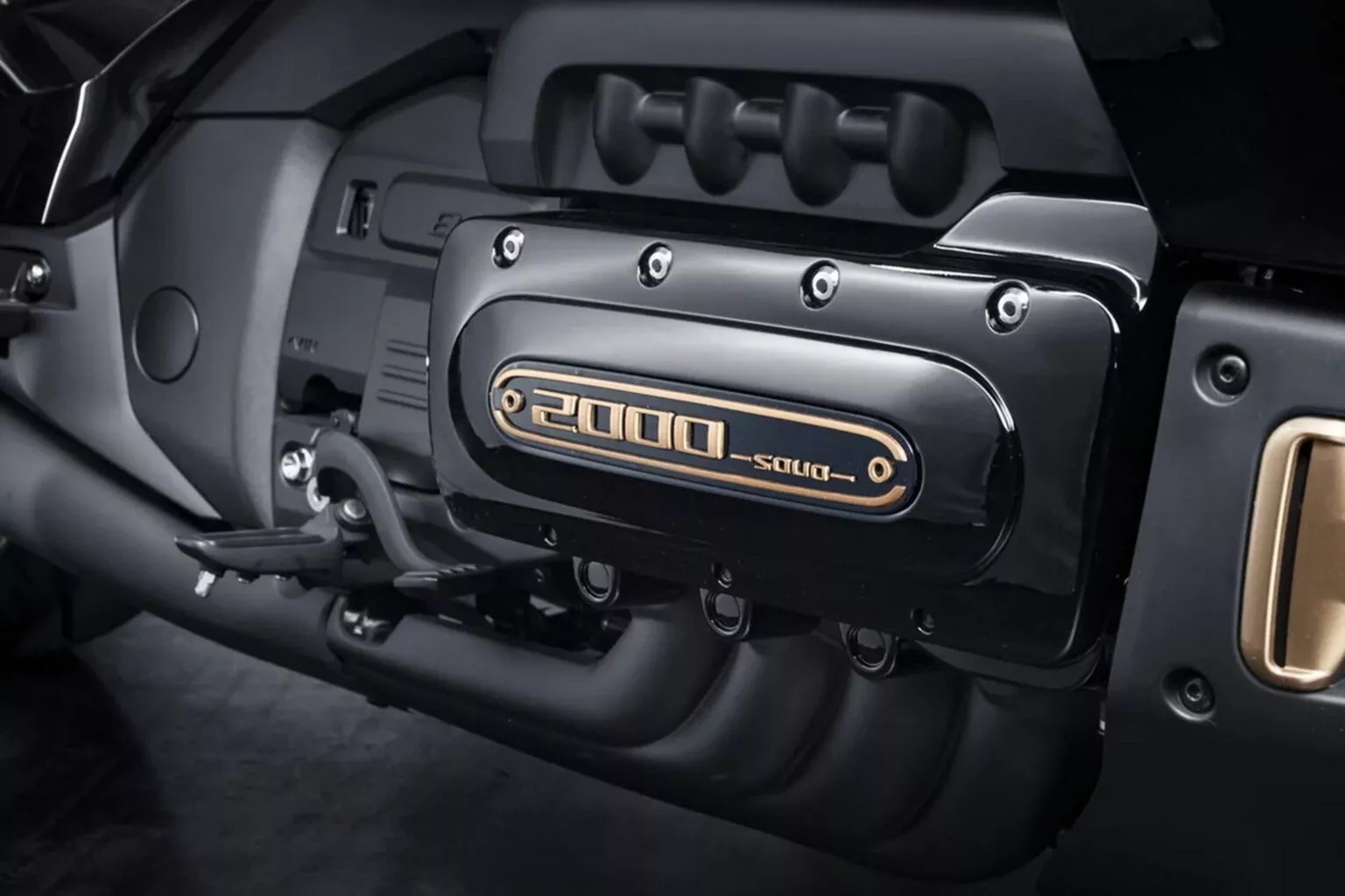 Great Wall Bikin Motor Bermesin 2.000cc Serupa Honda Gold Wing Mesin boxer 2.000cc jadi andalan Great Wall Souo S 2000 ST