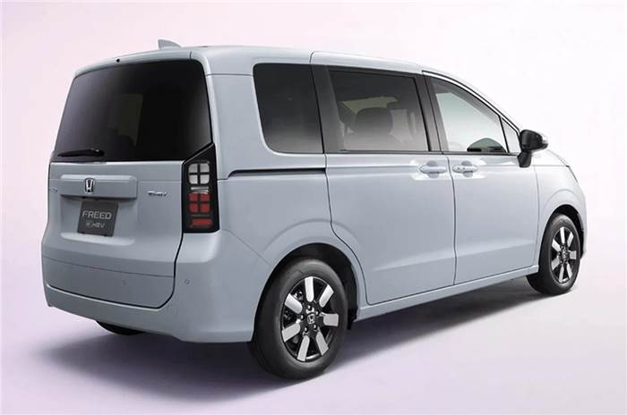 Spesifikasi Honda Freed baru generasi 3 ini tetap dengan bodi mengotak