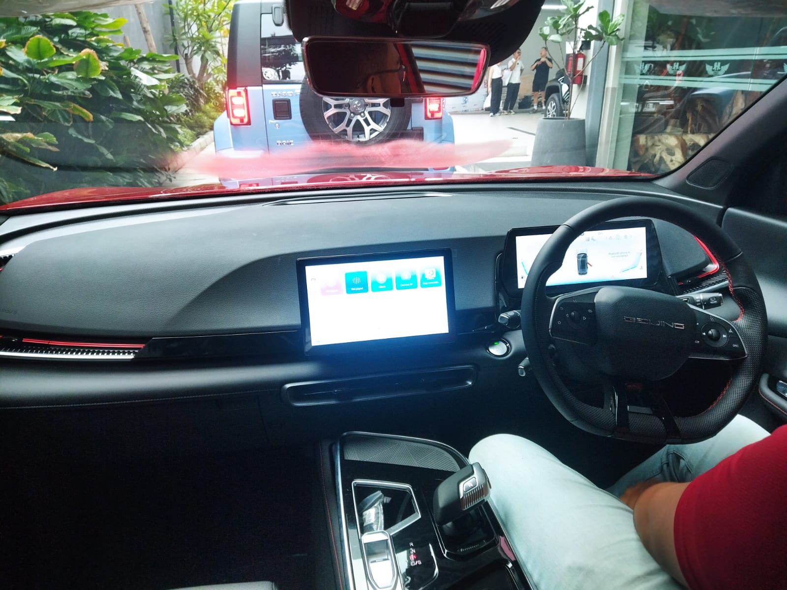 Layout dasbor simpel namun fitur kabin bisa dioperasionalkan via voice command 