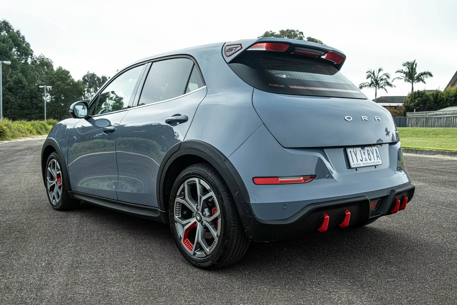 Perbedaan GMW Ora GT dan Ora Standar  adalah pasokan body kit