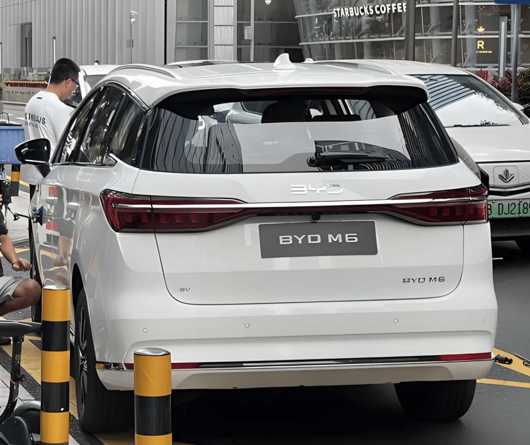 Spy Shot BYD M6 Terbaru, MPV Listrik Yang Terinspirasi Toyota Estima Di bagian belakang, sebagian besar desain tidak berubah